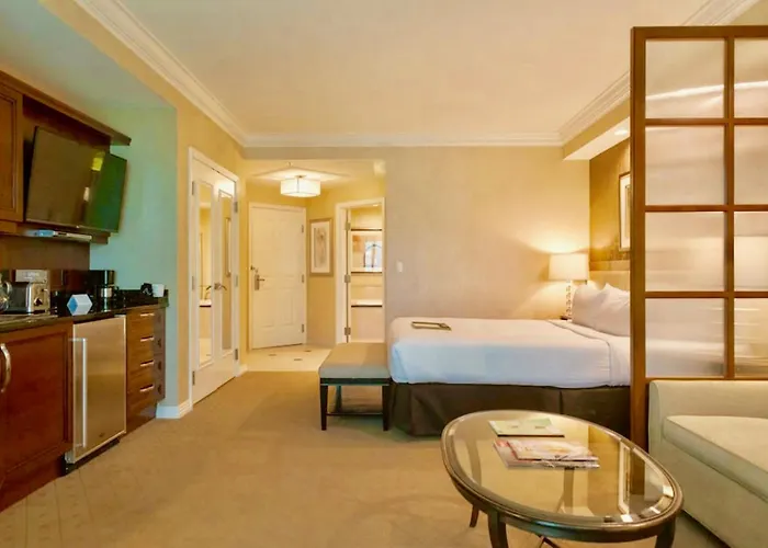 Strip View Balcony Suites - No Resort Fee !
