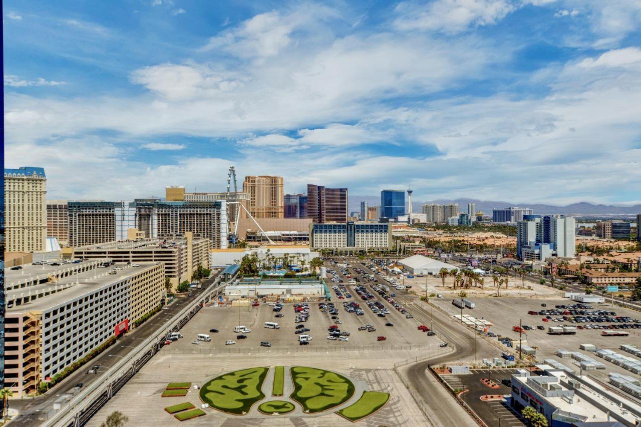 Strip View Balcony Suites - No Fee ! Las Vegas