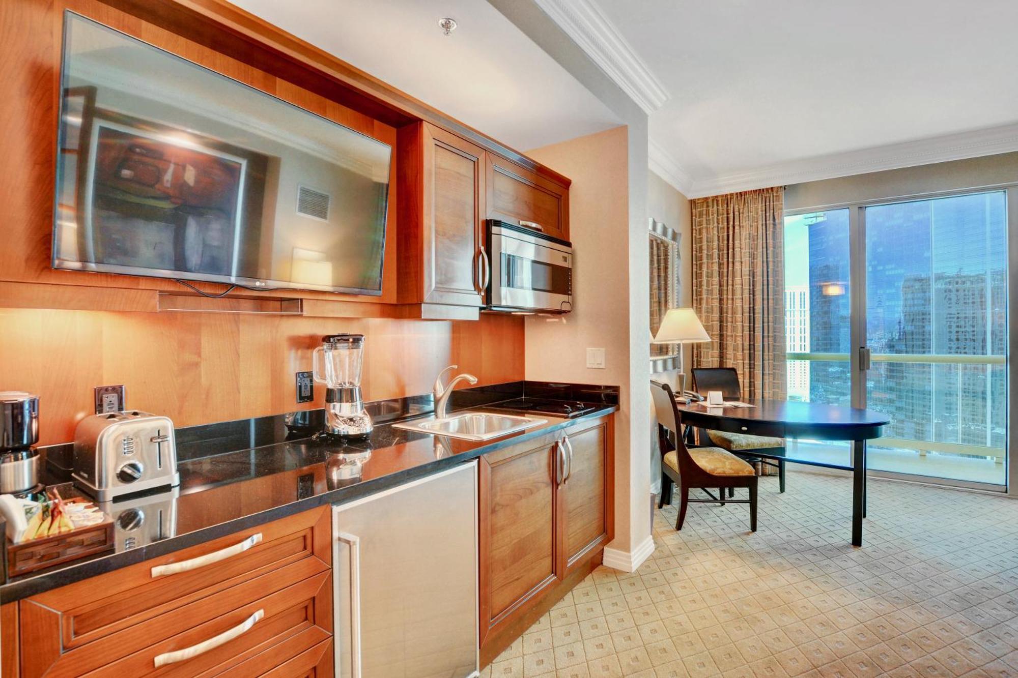 Strip View Balcony - No Fee ! Las Vegas