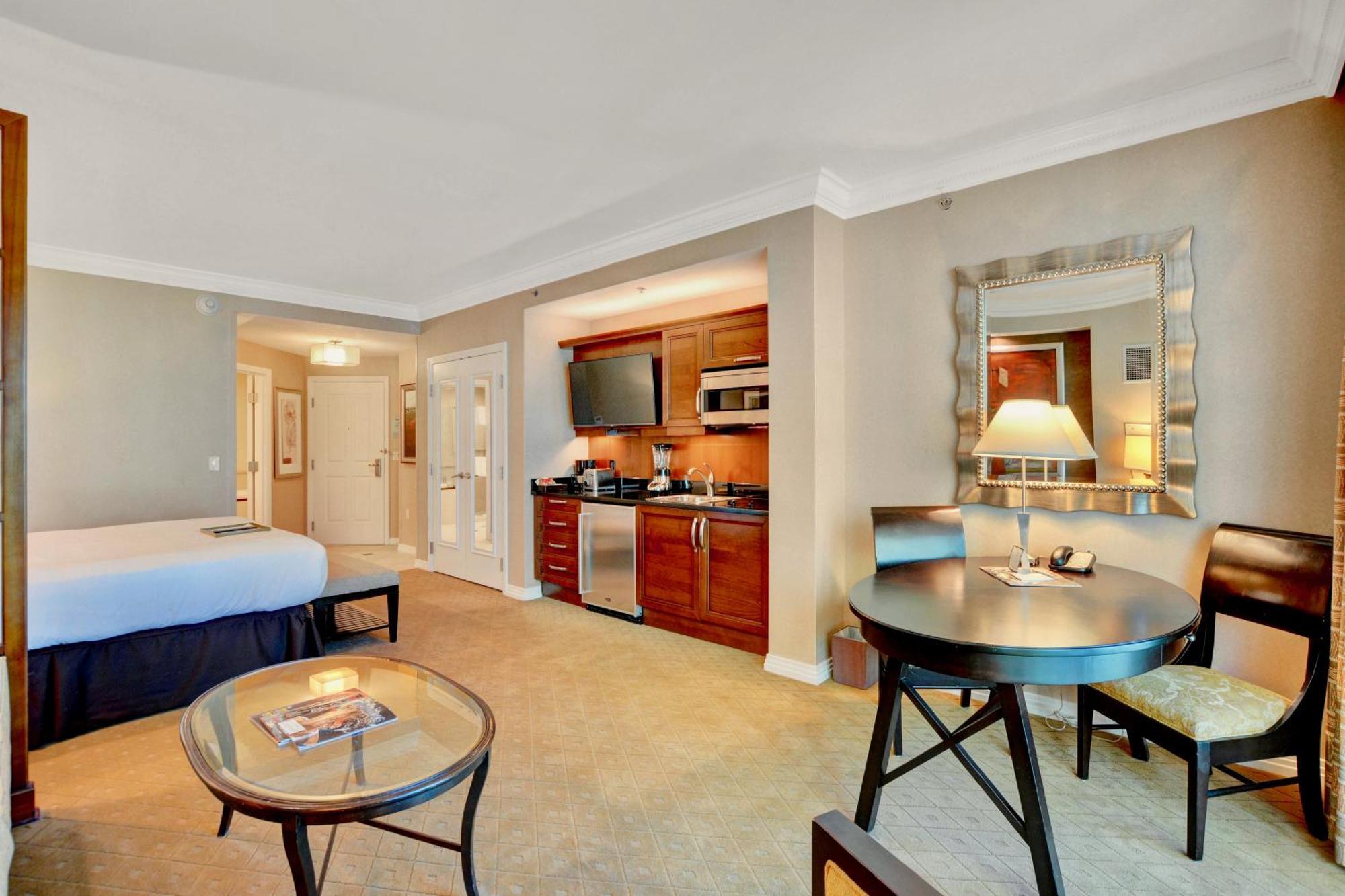 Strip View Balcony - No Fee !