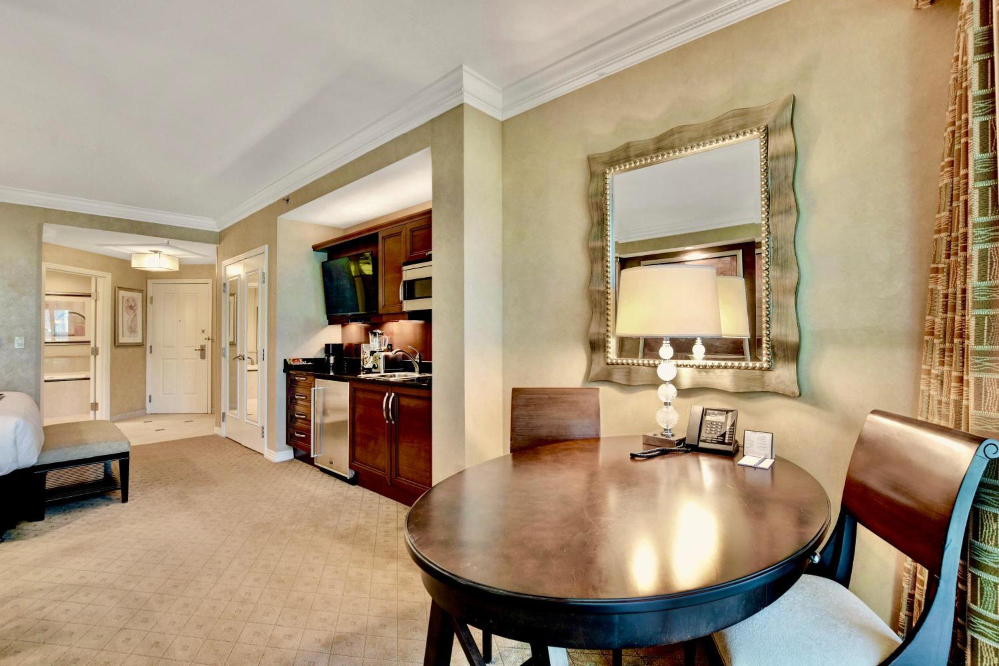 Strip View Balcony - No Fee ! * Las Vegas